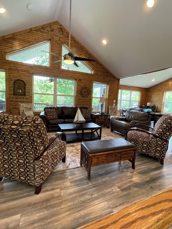 TV connectée, jeux vidéo, livres