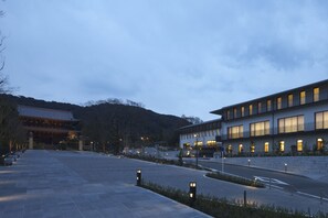 Front of property – evening/night - Chion-in Wajun-Kaikan (Kyoto)