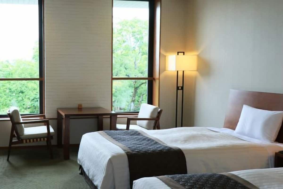 Peralatan tempat tidur premium, gebar bulu kapas, peti besi dalam bilik