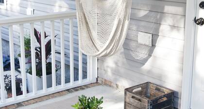 Ammattimaisesti suunniteltu 3br / 2ba Oak Island retreat: Puinen valas