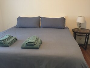 3 chambres, fer et planche à repasser, Wi-Fi, draps fournis