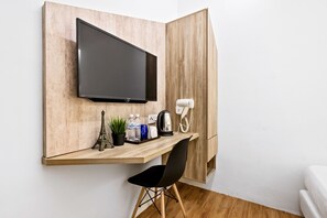 Standard Double Room | Television - Rica Hotel (Subang Jaya)