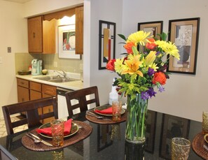 Dining - Heritage Suites 43 (Manhattan)