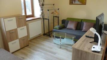 Apartemen (5) | Area keluarga | TV layar datar