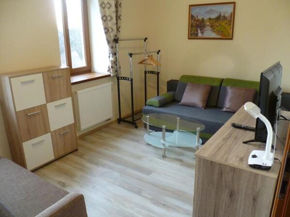 Apartment (5) | Living area | Flat-screen TV