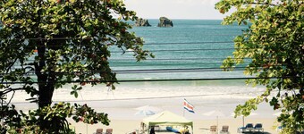 The Elephant Castle: Beach front Penthouse