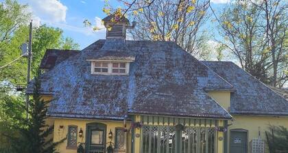 Historiallinen Box Cottage Box's Folly