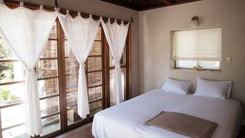 خزنة داخل الغرفة وواي فاي مجانًا وملاءات أسرّة