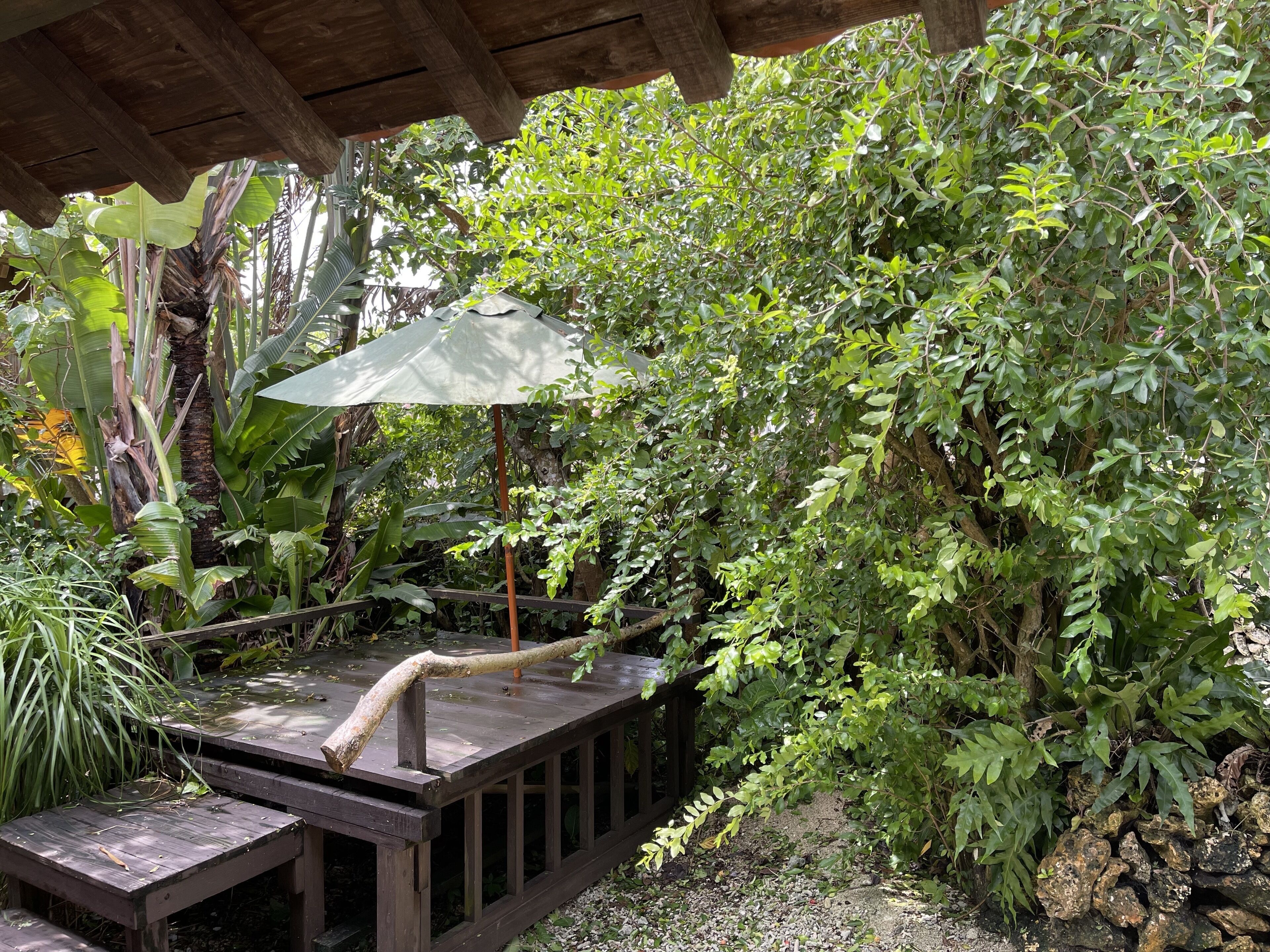 豪華客房 (Main Building) | 房內夾萬、免費 Wi-Fi、床單