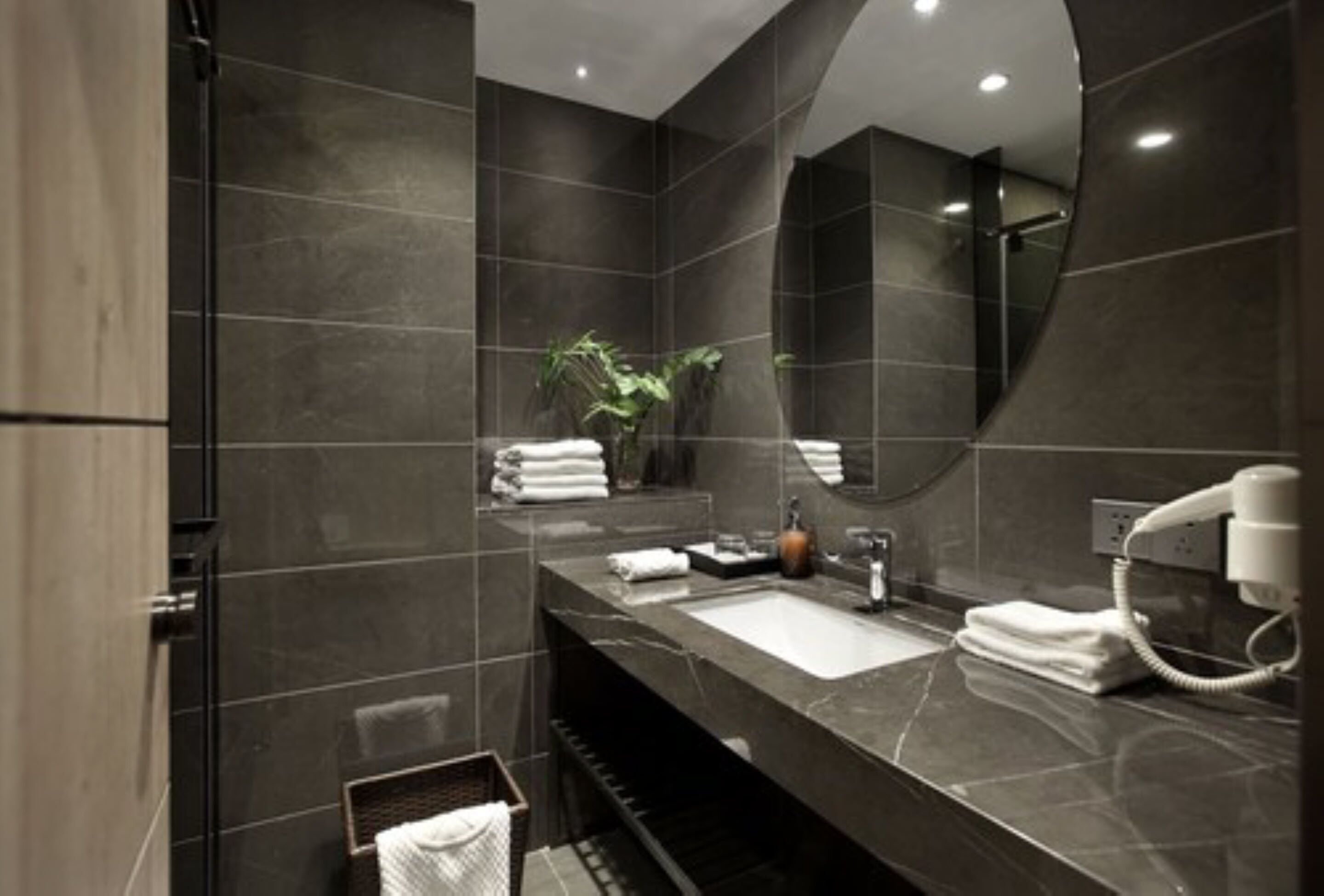 deluxe twin room | bathroom | free toiletries, hair dryer, slippers, towels