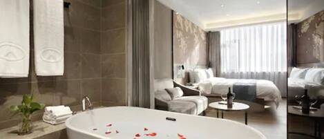 Chambre Double Deluxe | Minibar, coffres-forts dans les chambres, bureau, rideaux occultants