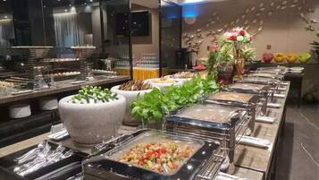 Phục vụ bữa sáng