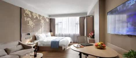 Deluxe Double Room | Minibar, in-room safe, desk, blackout curtains