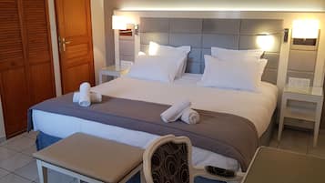 Habitación Confort | Escritorio, sistema de insonorización, wifi gratis y ropa de cama