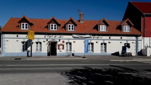 Front of property - Logis HÔTEL L'ENVIE DES METS (Rang-du-Fliers)