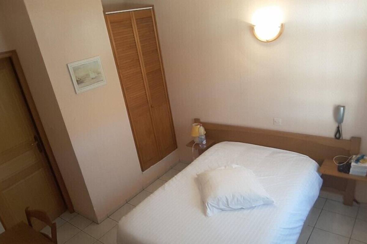 Bureau, chambres insonorisées, Wi-Fi gratuit, draps fournis