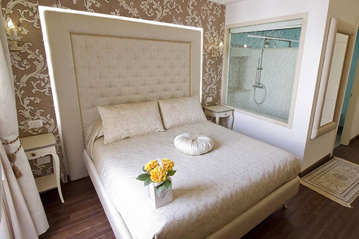 Superior Room (3) | Down comforters, in-room safe, desk, blackout drapes