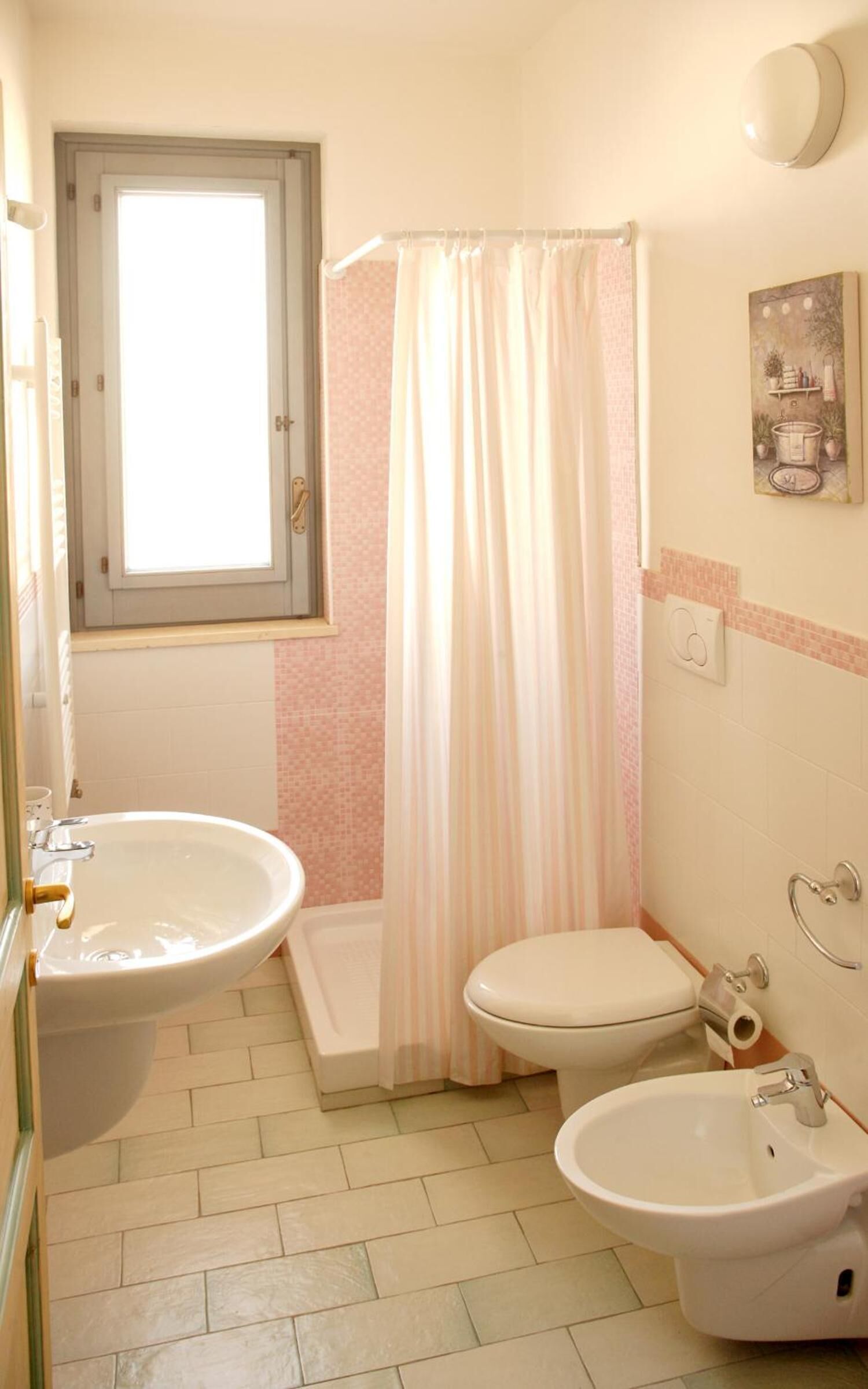 A bathroom with a bathtub, toilet, and two sinks.