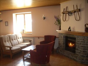 TV - Hostal Pernalle (La Vall de Boi)