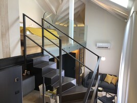 Loft | Living area | 139-cm flat-screen TV with digital channels, Smart TV, Netflix