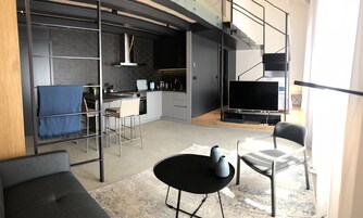 Loft | Living area | 139-cm flat-screen TV with digital channels, Smart TV, Netflix