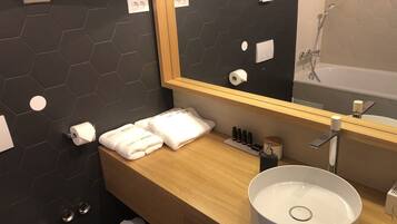 Loft | Bagno | Vasca e doccia separate, vasca da bagno a immersione totale