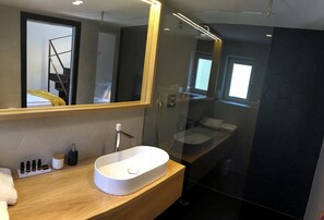 Loft | Bathroom | Separate tub and shower, deep soaking tub, rainfall showerhead - The Bridge Casa Luxury Apartments (Zadar)