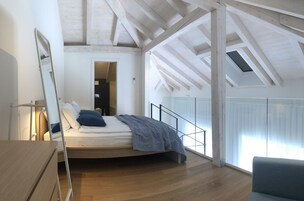 Loft | 2 bedrooms, Egyptian cotton sheets, premium bedding, in-room safe
