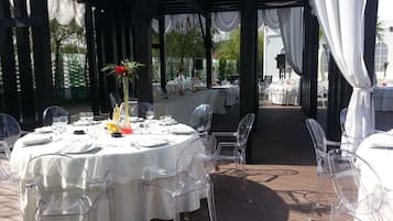 Khu tổ chức tiệc cưới ngoài trời