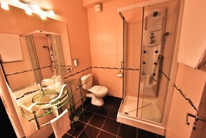 Apartment, 1 Bedroom | Bathroom | Shower, slippers, towels - Hotel Magic Trivale (Mosoaia)