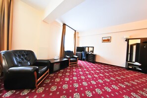 Comfort Double or Twin Room | Living area | Flat-screen TV - Hotel Magic Trivale (Mosoaia)