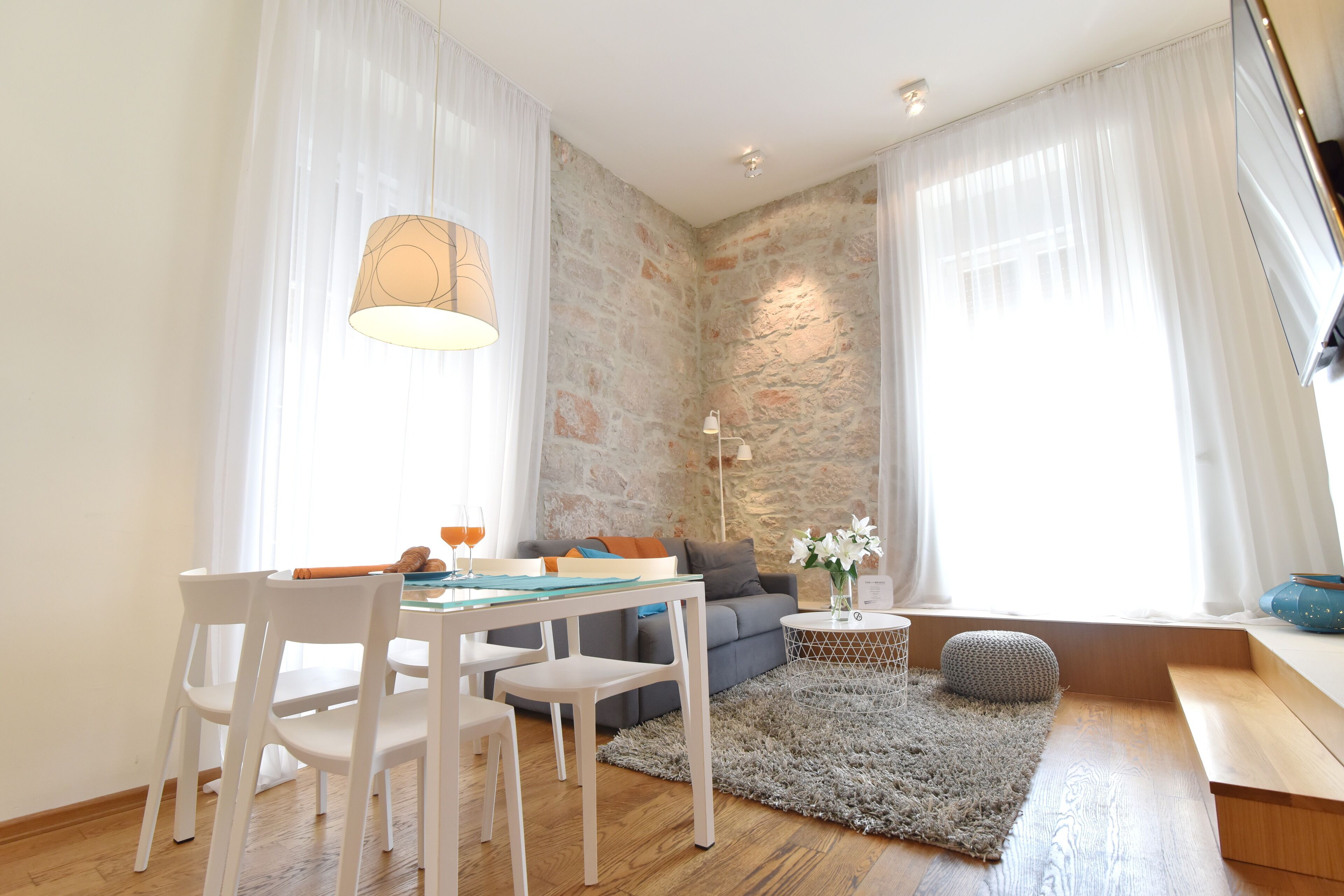 Studio Deluks, pemandangan laut | Area keluarga | Televisi layar datar 102-cm dengan saluran TV satelit dan Smart TV