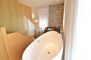 Deluxe Studio, Sea View | In-room safe, soundproofing, iron/ironing board, free cribs/infant beds