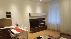 Premium bedding, memory-foam beds, desk, soundproofing - Apartments Sarajevo City Hall (Sarajevo)