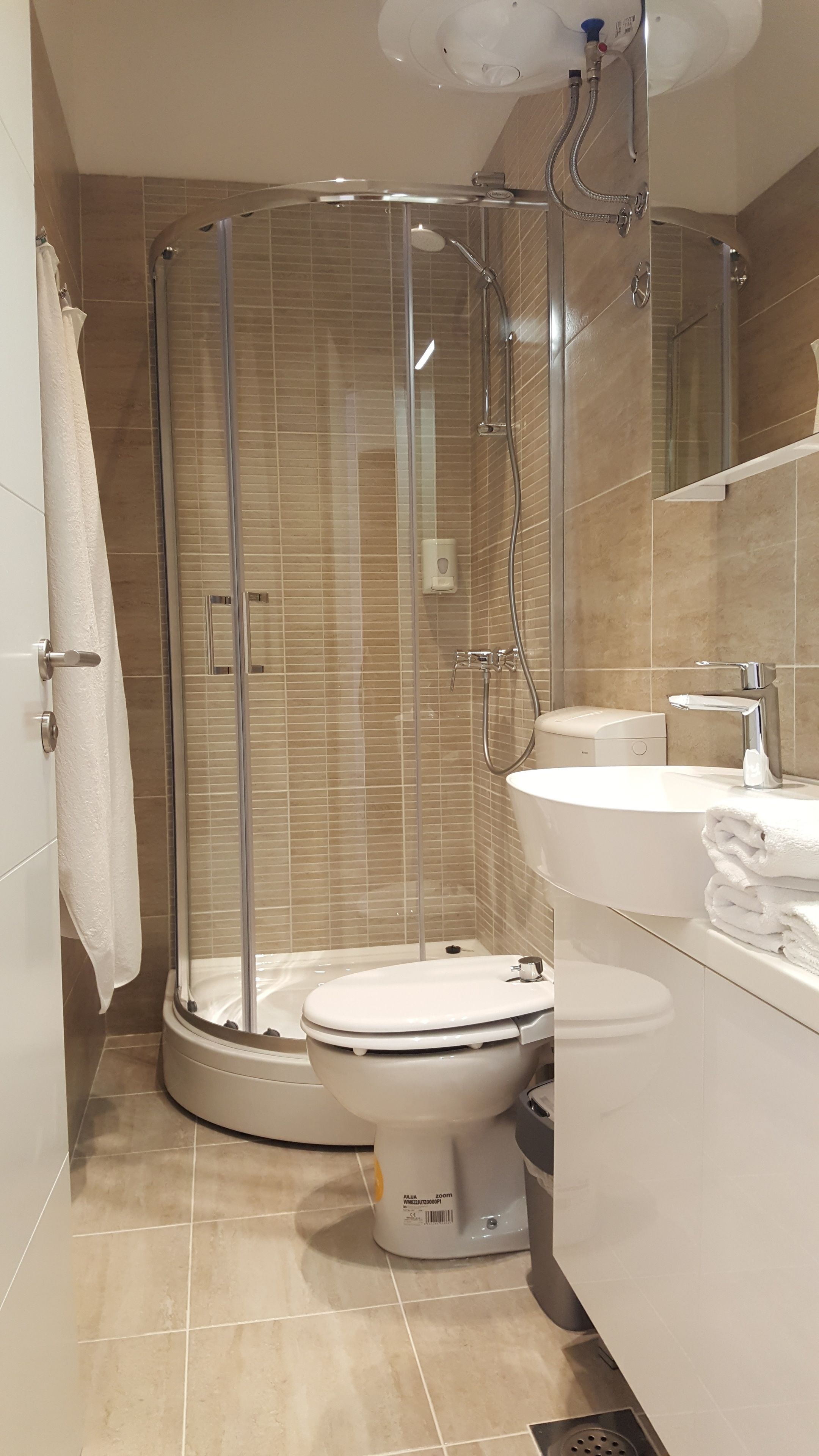 Studio Apartment | 浴室淋浴間