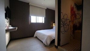 Quarto casal conforto, para não fumantes | Escrivaninha, quartos à prova de som, Wi-Fi de cortesia, roupa de cama