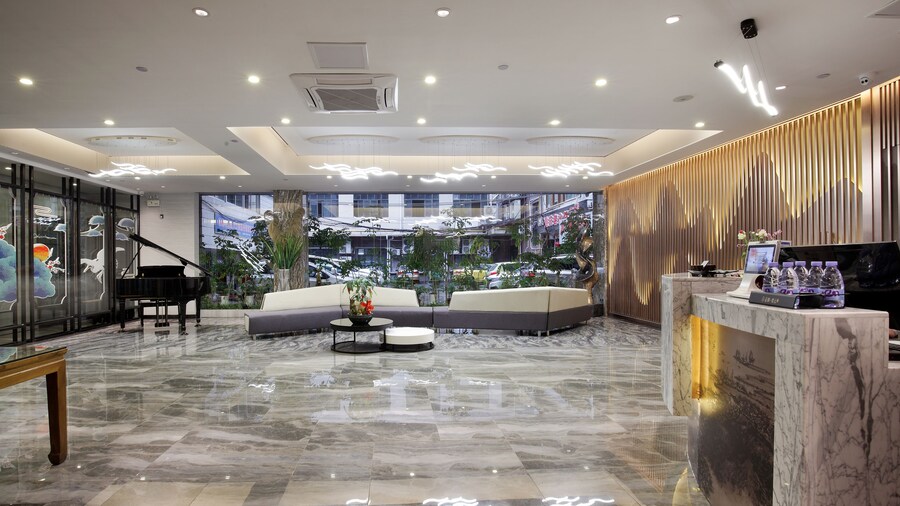 Wing Hotel Guilin - Central Square