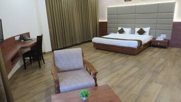 Quarto casal superior | Escrivaninha, camas extras/dobráveis (sobretaxa), Wi-Fi de cortesia