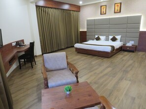 Superior Double Room | Desk, rollaway beds, free WiFi, bed sheets
