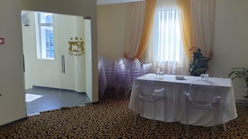 Bao gồm bữa sáng buffet hàng ngày