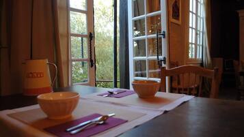 Daily buffet breakfast (EUR 8 per person)