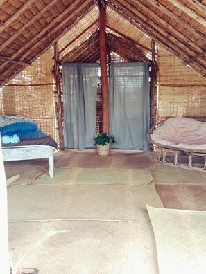 Free WiFi, bed sheets - Salt Field Glamping (Kampot)