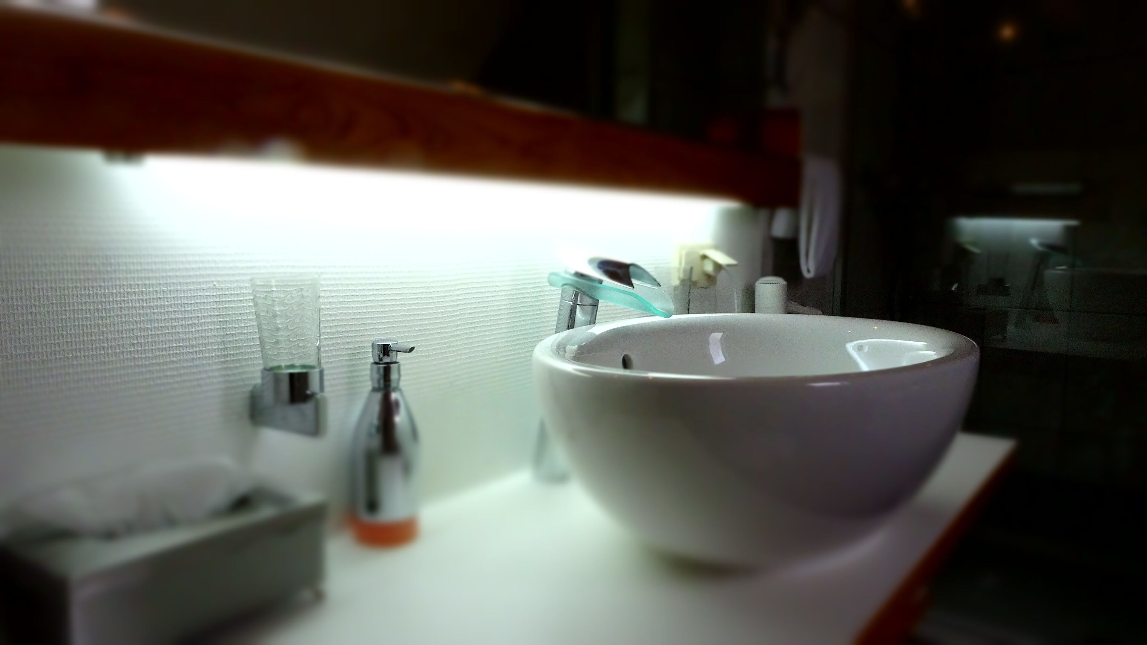 standard double room | bathroom | free toiletries, hair dryer, heated floors, towels