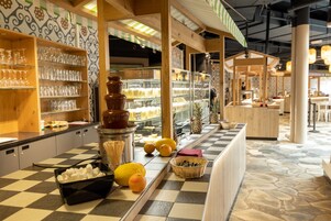 3 间餐厅，供应午餐和晚餐，德国菜