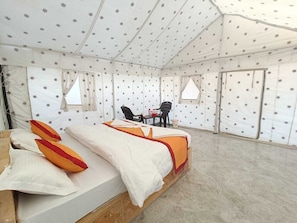 Habitación doble de lujo, 1 cama matrimonial, para no fumadores | Ropa de cama