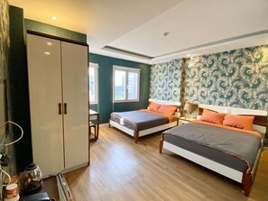 Minibar, desk, soundproofing, iron/ironing board - Spring Hotel (Ho Chi Minh City)