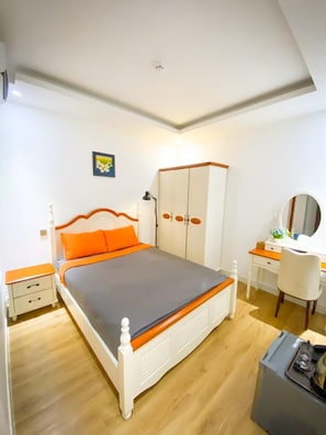 Superior Double Room | Minibar, desk, soundproofing, iron/ironing board - Spring Hotel (Ho Chi Minh City)