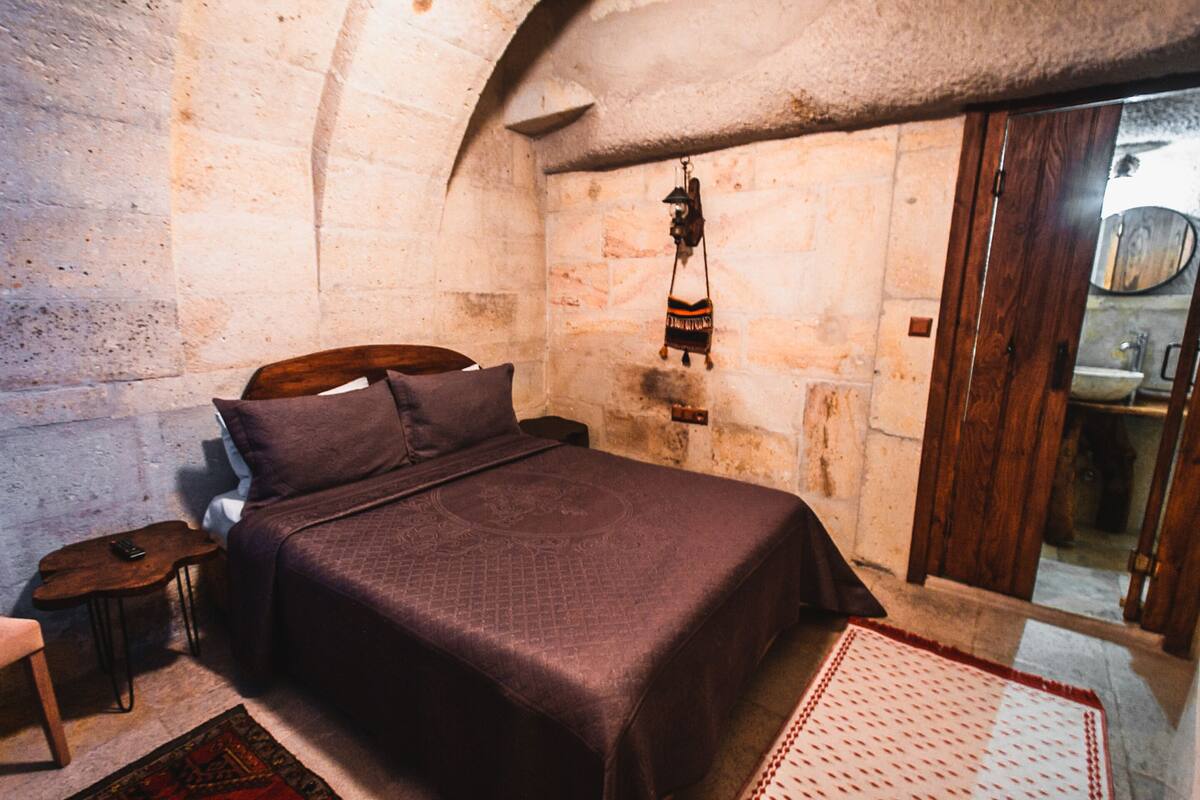 Small Cave Room | Premium bedding, blackout drapes, soundproofing
