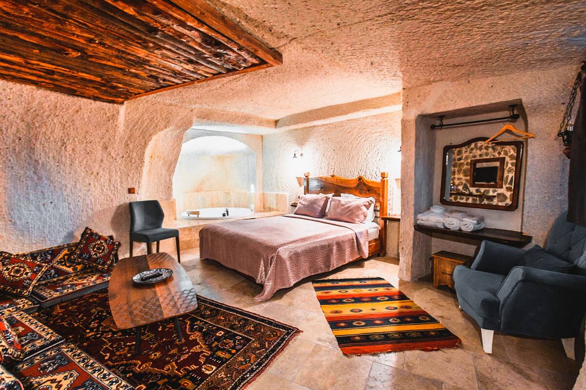Deluxe Cave Suite | Premium bedding, blackout drapes, soundproofing