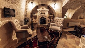Deluxe Arch Cave Room